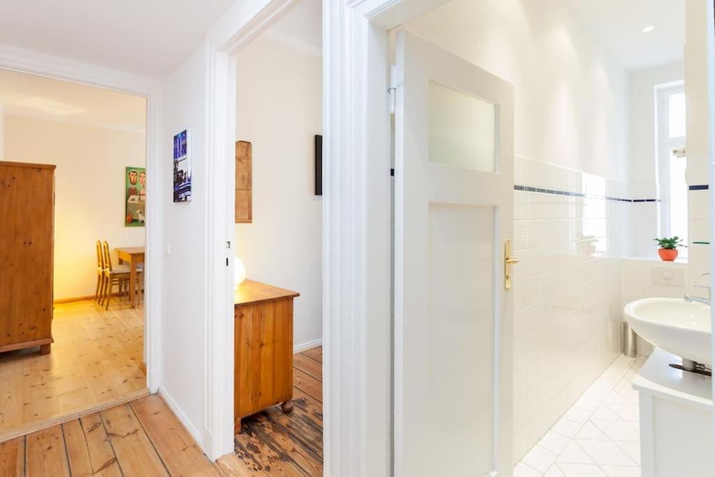Zentrale Altbauwohnung Im Helmholtzkiez Berlin Zewnętrze zdjęcie